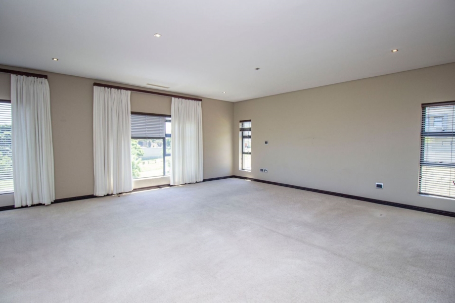 6 Bedroom Property for Sale in Baronetcy Western Cape